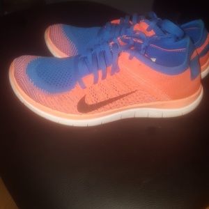 Nike fly knit free runs womens 7.5